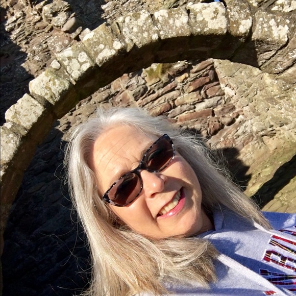 Meet your Posher, Dawn - Picture 3 of 4